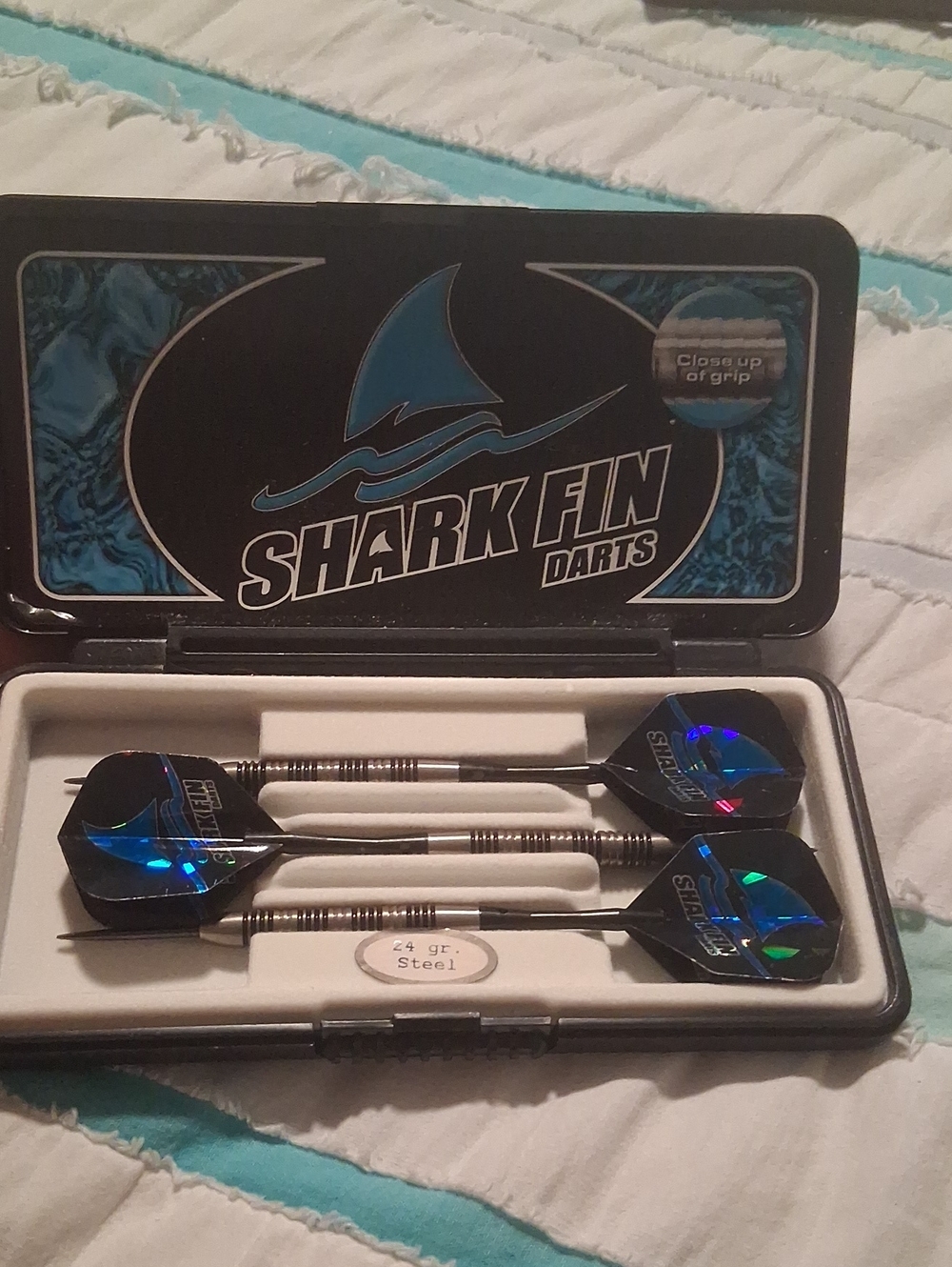 Shark Fin Darts Set in Black and Blue With Extra Flights
